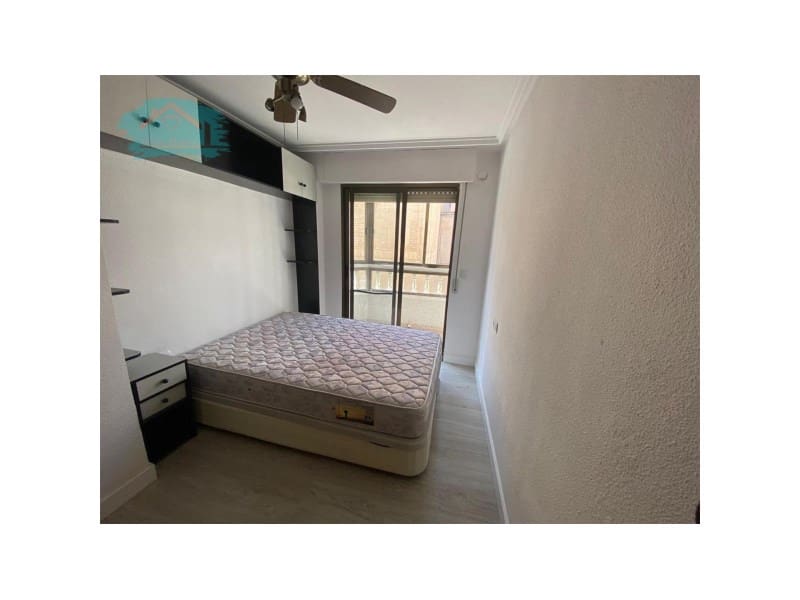 Piso de 1 habitación en Guardamar del Segura en alquiler - 600 € (Ref: 9468781)