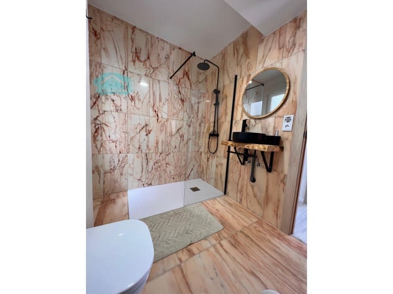 5 bedroom Flat for rent in Alicante / Alacant city - € 390 (Ref: 9502581)