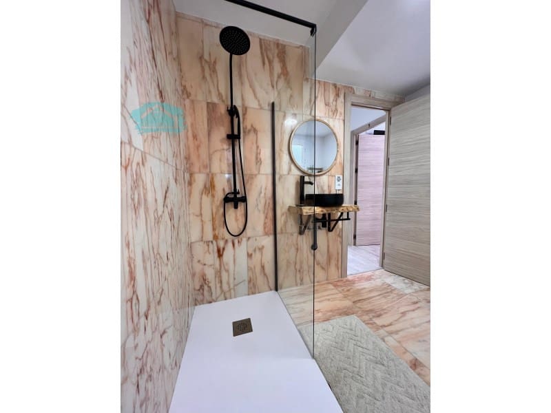 5 bedroom Flat for rent in Alicante / Alacant city - € 390 (Ref: 9502581)