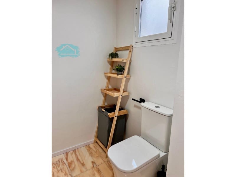 5 bedroom Flat for rent in Alicante / Alacant city - € 390 (Ref: 9502581)