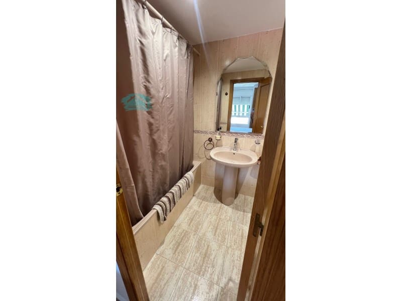 Piso de 2 habitaciones en Alicante / Alacant ciudad en alquiler con garaje - 950 € (Ref: 9547926)