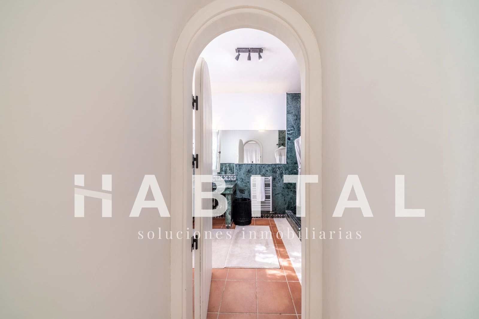 Casa de 5 habitaciones en Sotogrande en venta con piscina - 1.700.000 € (Ref: 9445536)