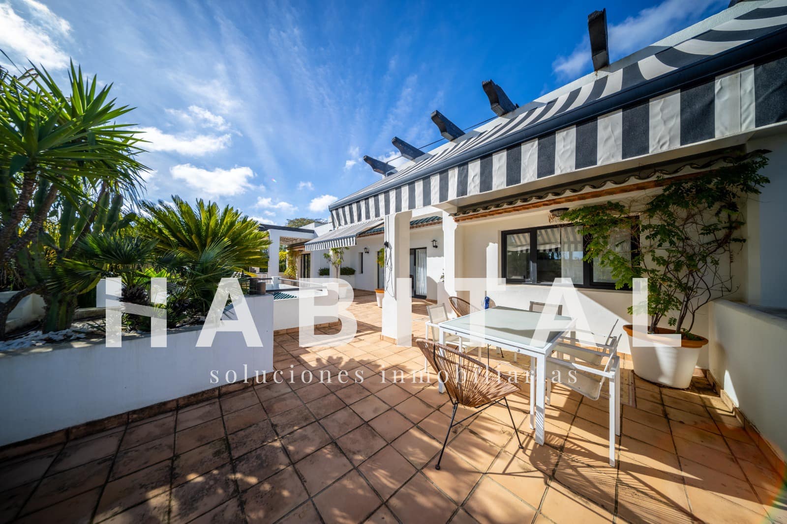 Casa de 5 habitaciones en Sotogrande en venta con piscina - 1.700.000 € (Ref: 9445536)