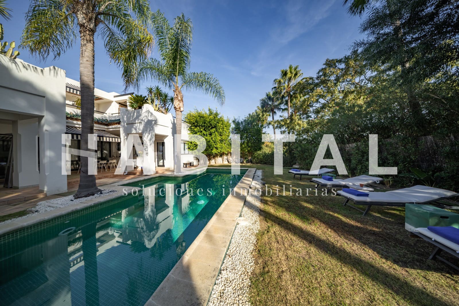 Casa de 5 habitaciones en Sotogrande en venta con piscina - 1.700.000 € (Ref: 9445536)