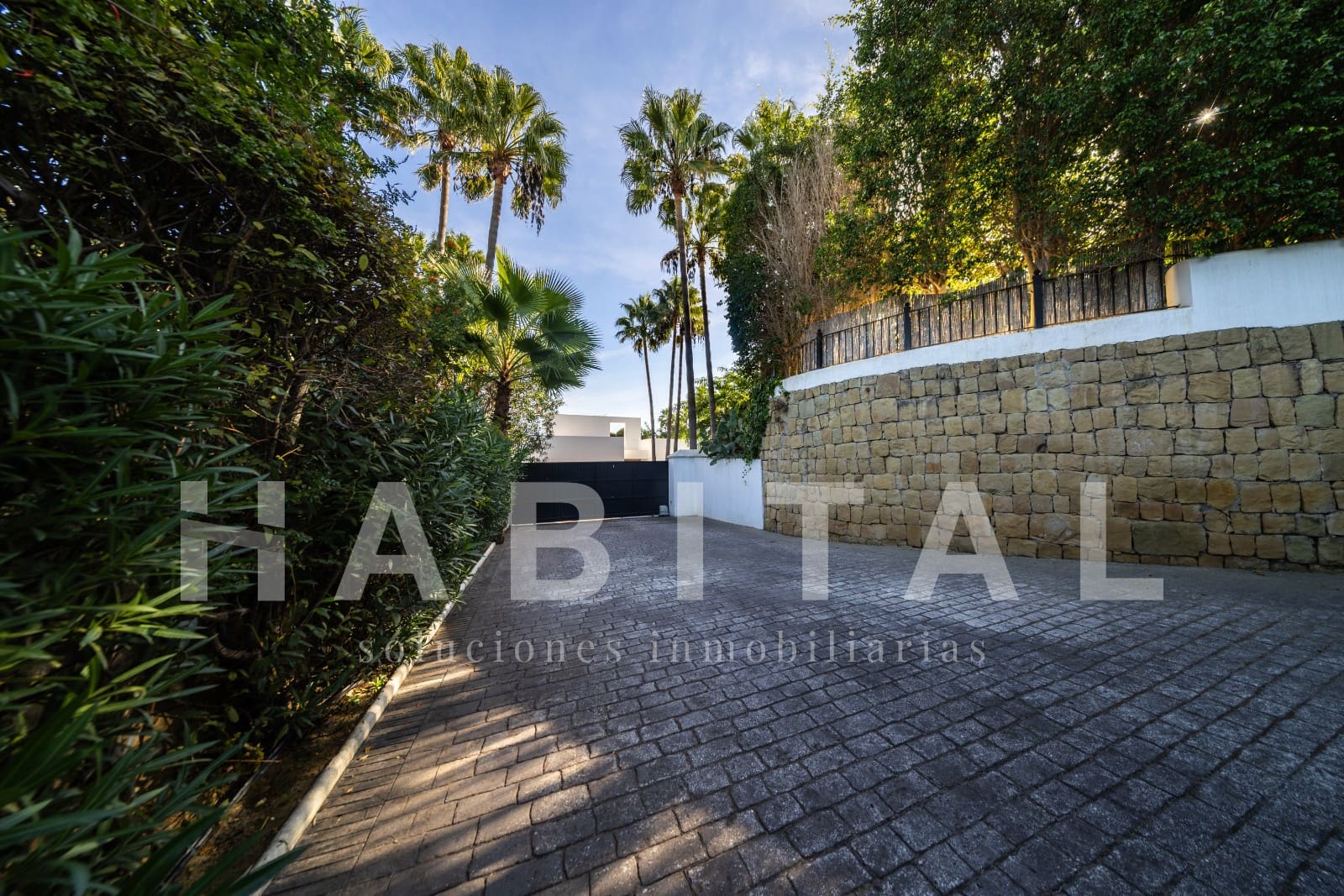 Casa de 5 habitaciones en Sotogrande en venta con piscina - 1.700.000 € (Ref: 9445536)