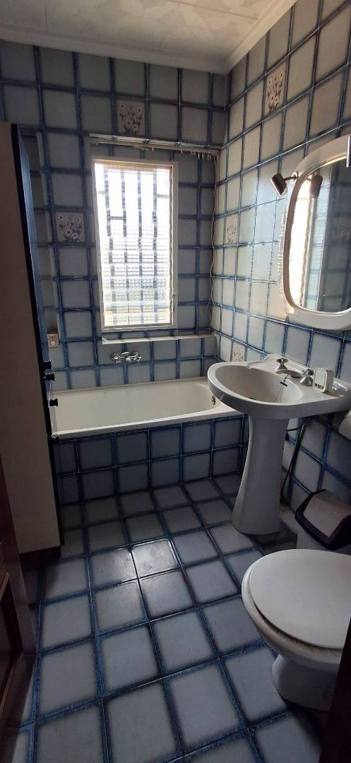 6 bedroom Villa for sale in Llombai with pool garage - € 145,000 (Ref: 9438006)