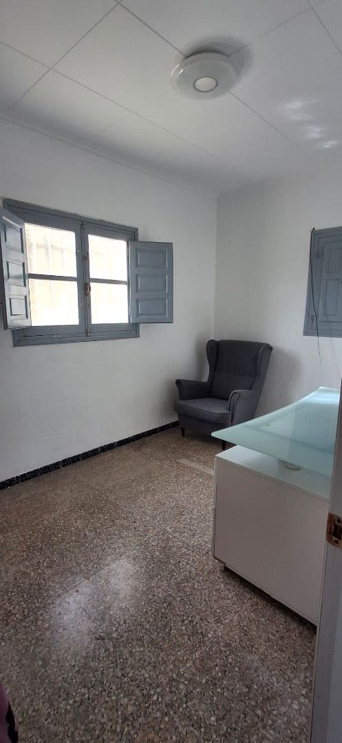 6 bedroom Villa for sale in Llombai with pool garage - € 145,000 (Ref: 9438006)