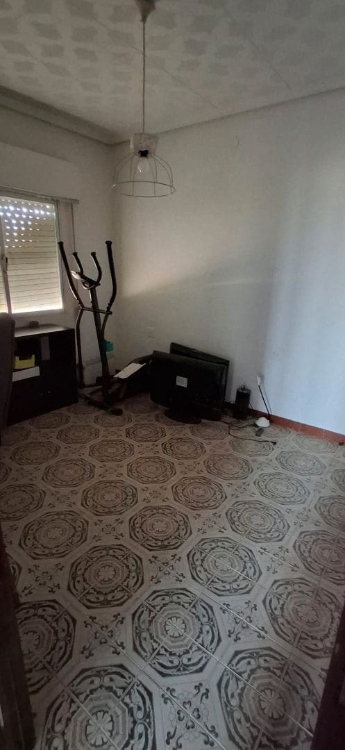 6 bedroom Villa for sale in Llombai with pool garage - € 145,000 (Ref: 9438006)