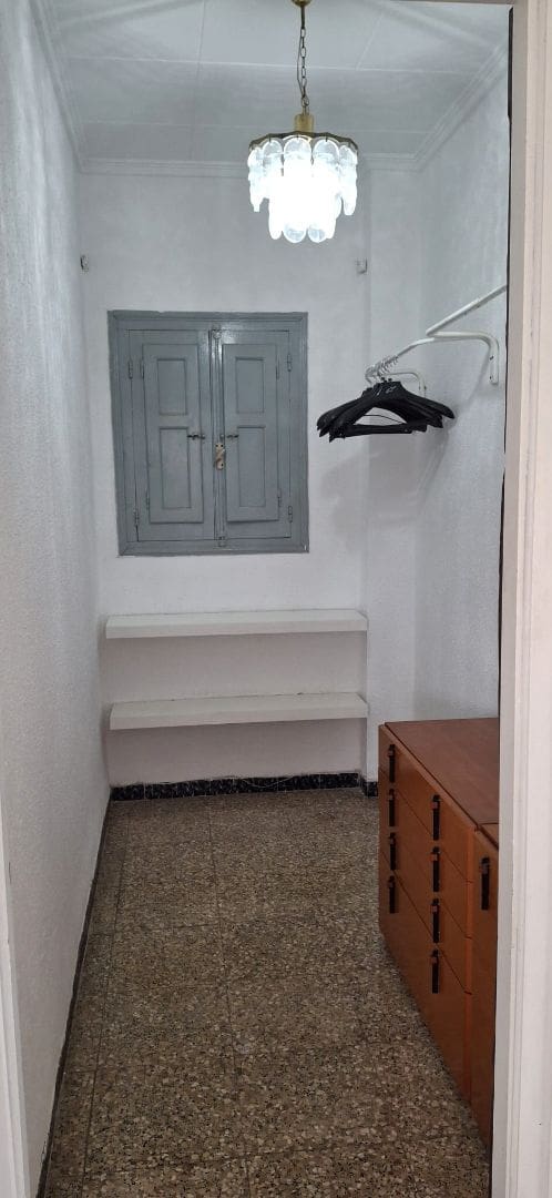 6 bedroom Villa for sale in Llombai with pool garage - € 145,000 (Ref: 9438006)