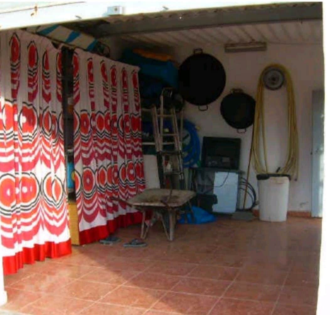 6 bedroom Villa for sale in Llombai with pool garage - € 145,000 (Ref: 9438006)