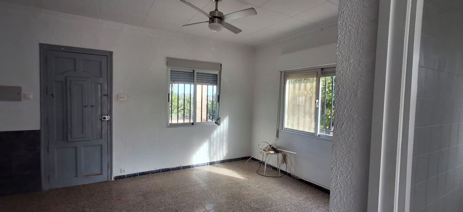 6 bedroom Villa for sale in Llombai with pool garage - € 145,000 (Ref: 9438006)