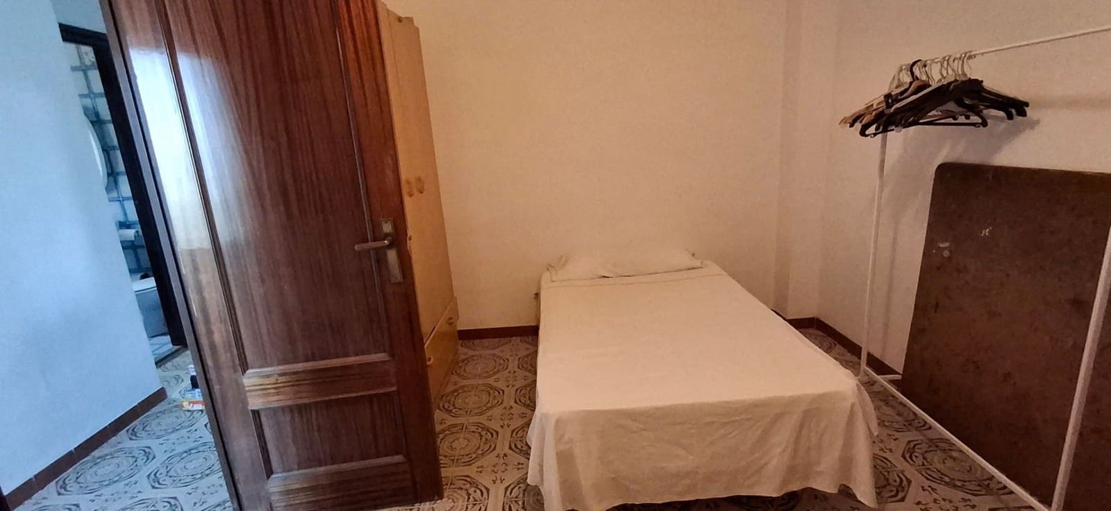 6 bedroom Villa for sale in Llombai with pool garage - € 145,000 (Ref: 9438006)