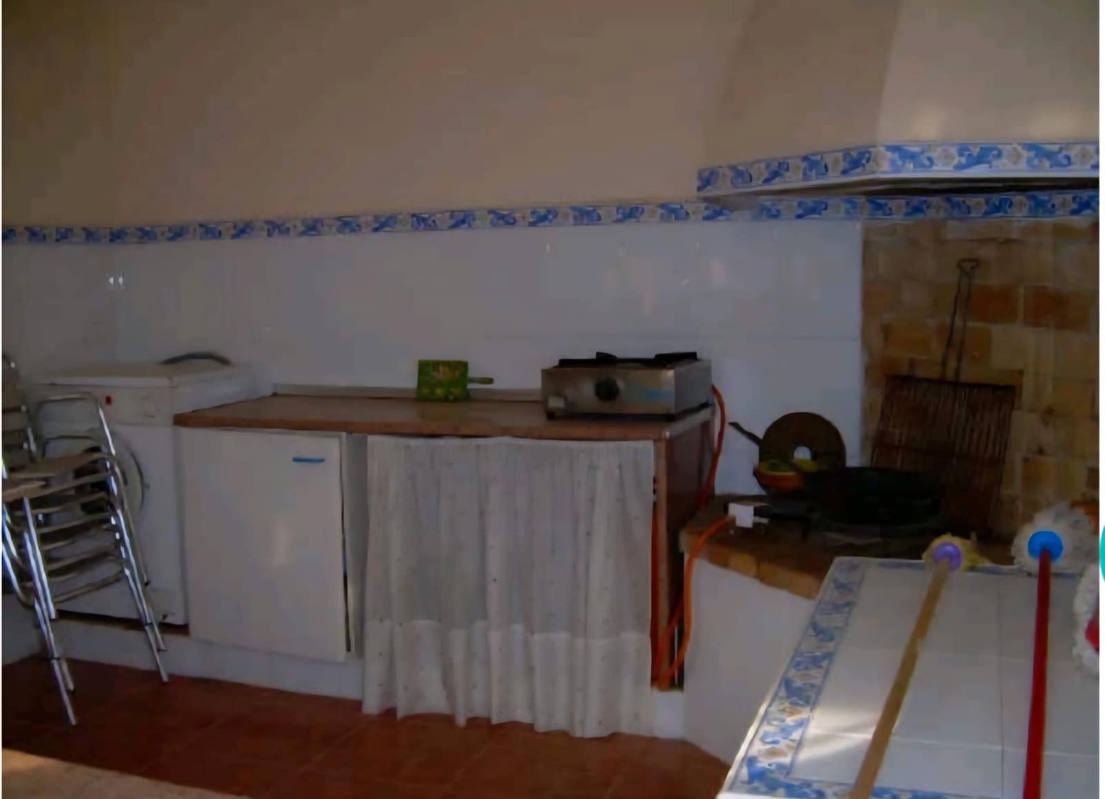 6 bedroom Villa for sale in Llombai with pool garage - € 145,000 (Ref: 9438006)