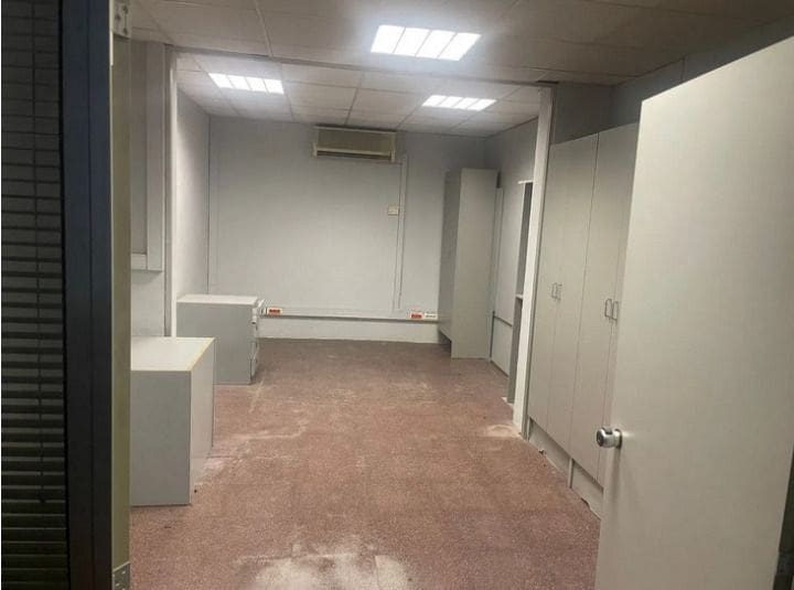 Local Comercial en València ciudad en venta - 245.000 € (Ref: 9438010)