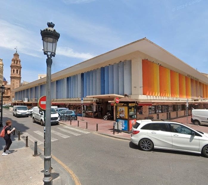 Commercial for rent in Valencia city - € 2,700 (Ref: 9438020)