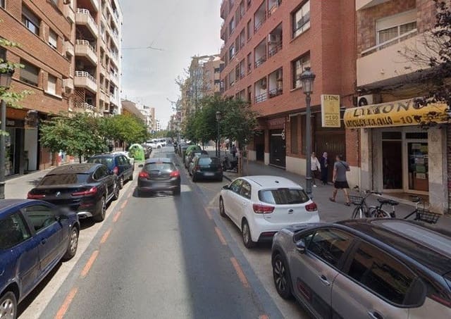 Commercial for rent in Russafa, Valencia city - € 2,700 (Ref: 9438020)
