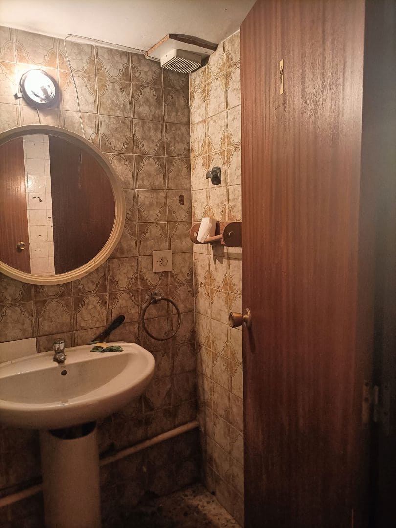 Commercial for rent in Valencia city - € 2,700 (Ref: 9438020)