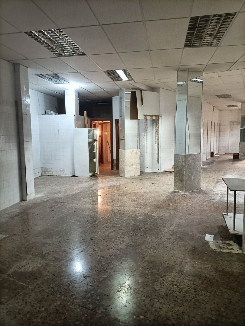 Commercial for rent in Valencia city - € 2,700 (Ref: 9438020)