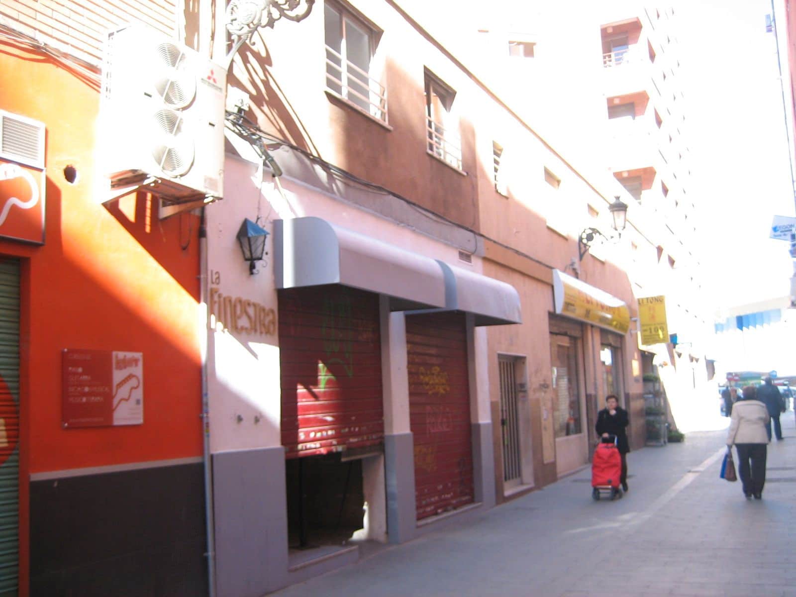 Commercial for rent in Valencia city - € 2,700 (Ref: 9438020)