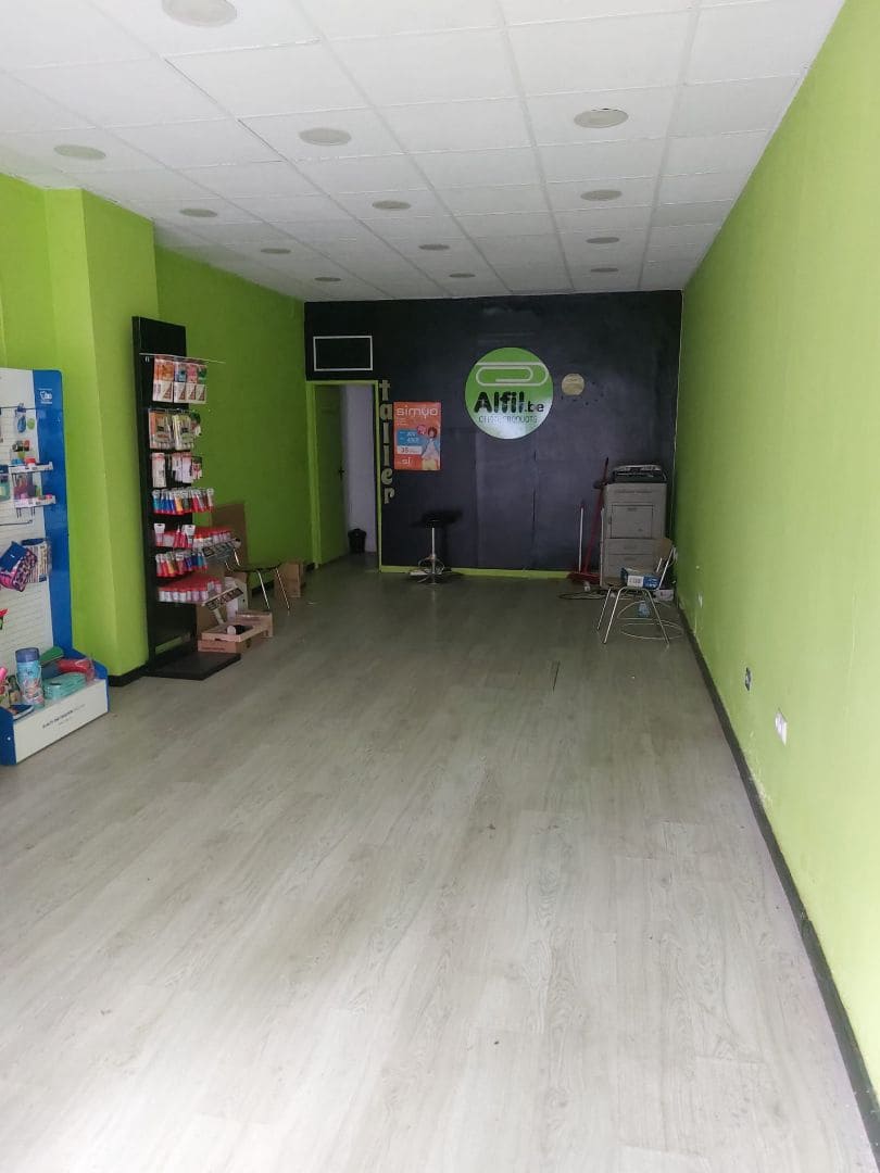 Commercial for rent in Valencia city - € 975 (Ref: 9438021)