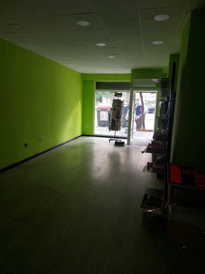Commercial for rent in Valencia city - € 975 (Ref: 9438021)