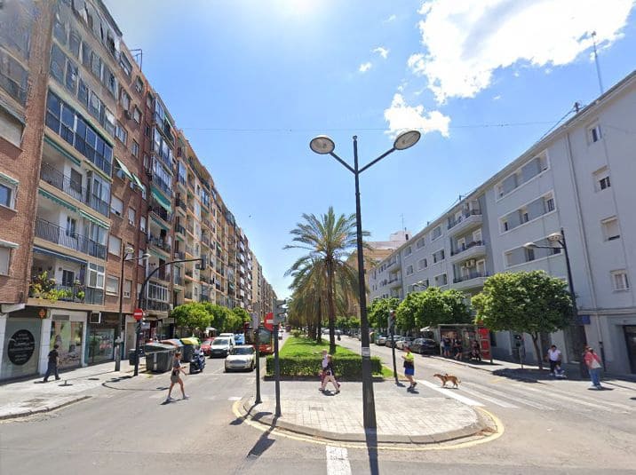 Commercial for rent in Valencia city - € 975 (Ref: 9438021)