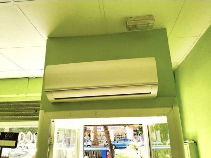 Commercial for rent in Valencia city - € 975 (Ref: 9438021)