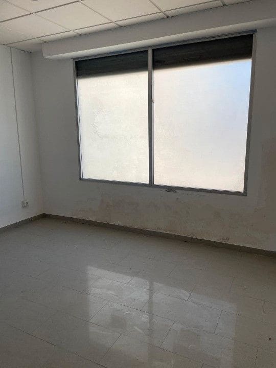 Commercial for sale in Sueca - € 111,000 (Ref: 9438025)