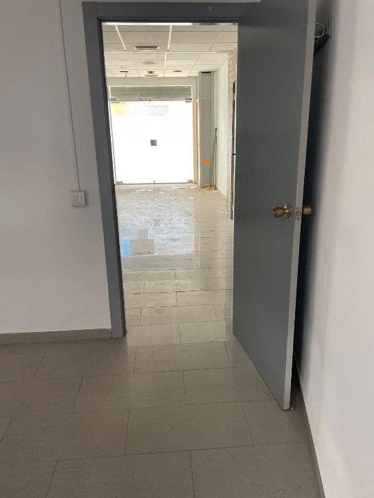 Commercial for sale in Sueca - € 111,000 (Ref: 9438025)