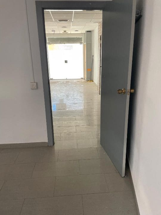 Commercial for sale in Sueca - € 111,000 (Ref: 9438025)