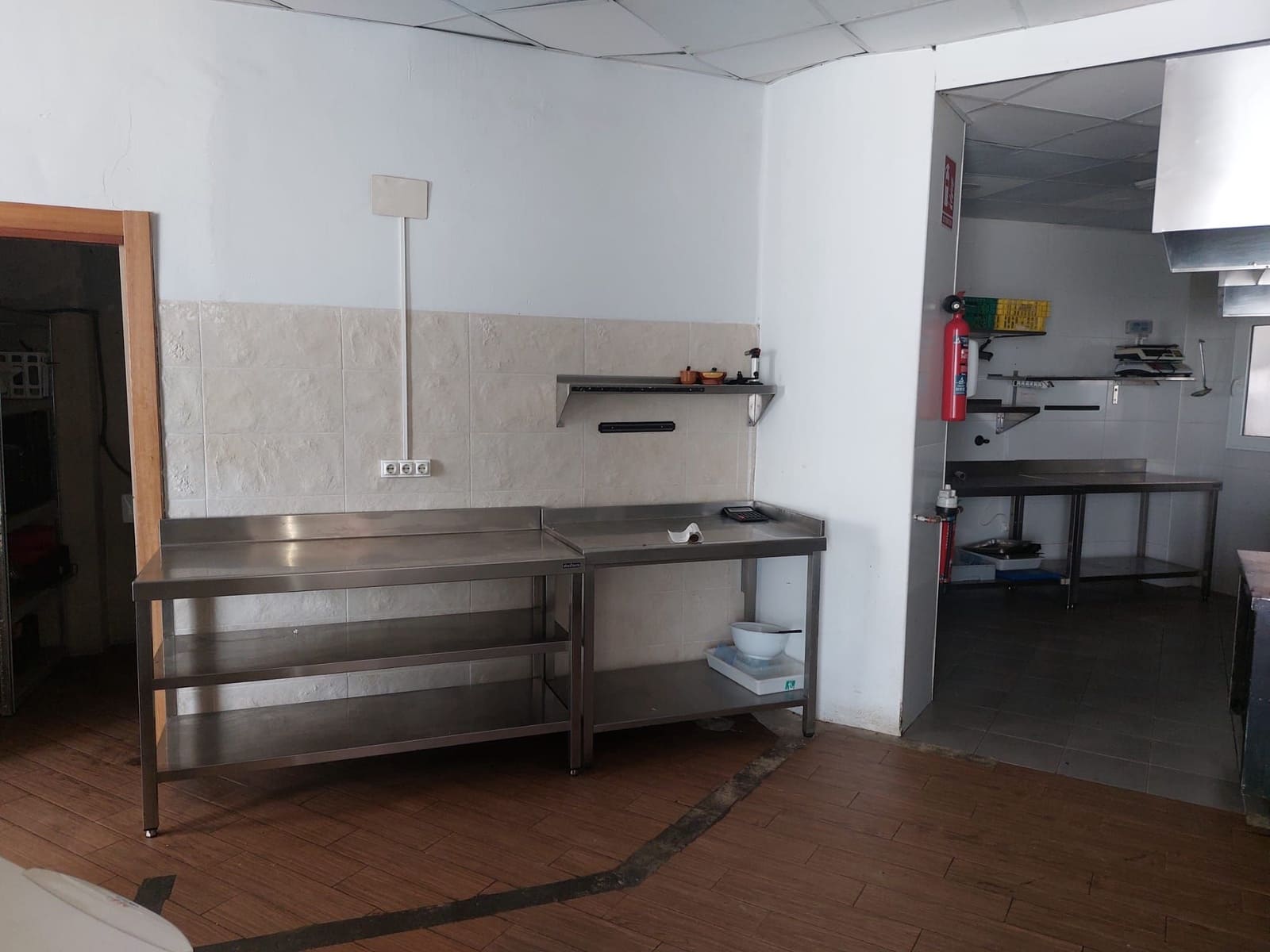 Erhverv til leje i Valencia by - € 1.250 (Ref: 9438032)