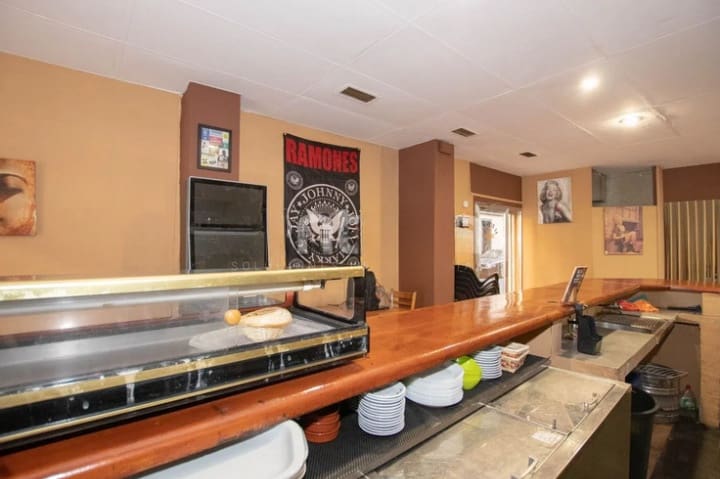 Kaupallinen vuokrattavana paikassa Valencia kaupunki - 1 350 € (Ref: 9460636)