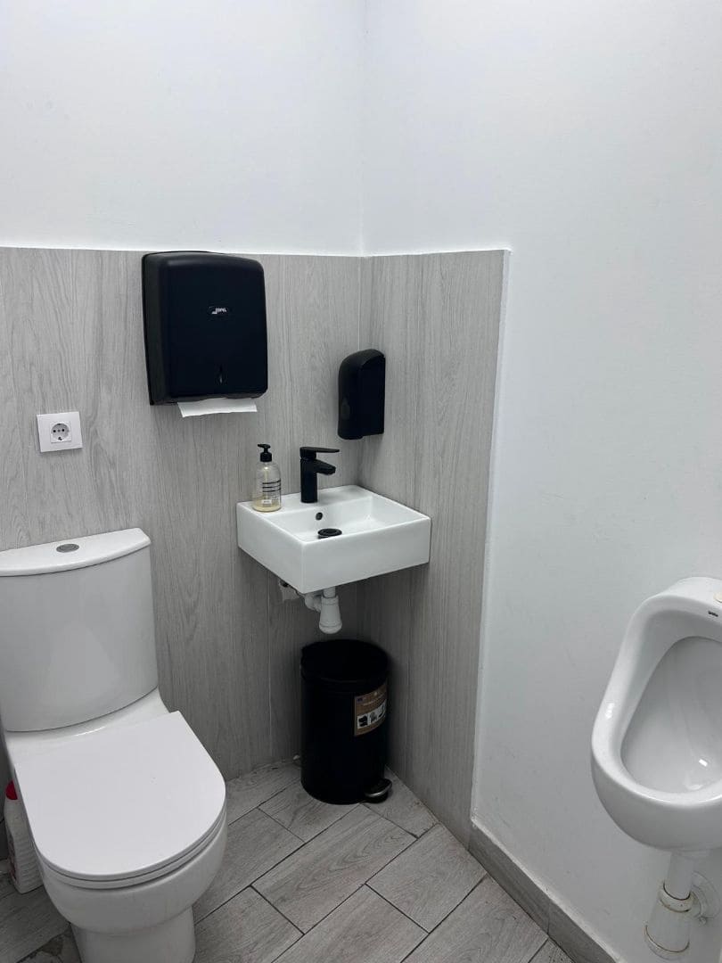 Erhverv til salg i Valencia by - € 45.000 (Ref: 9503437)