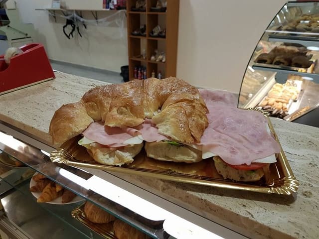 Erhverv til salg i La Petxina, Valencia by - € 45.000 (Ref: 9503437)