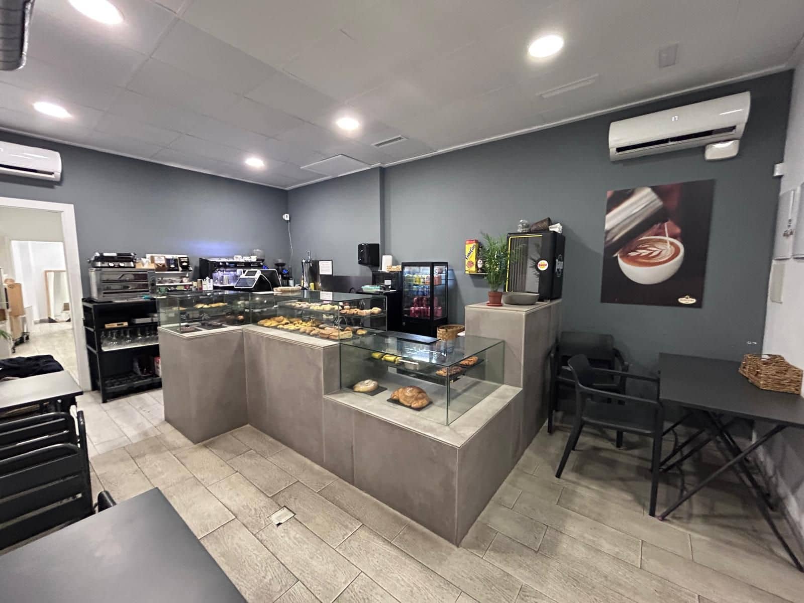 Erhverv til salg i Valencia by - € 45.000 (Ref: 9503437)