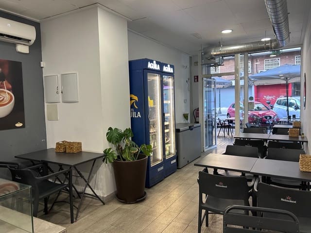 Erhverv til salg i La Petxina, Valencia by - € 45.000 (Ref: 9503437)