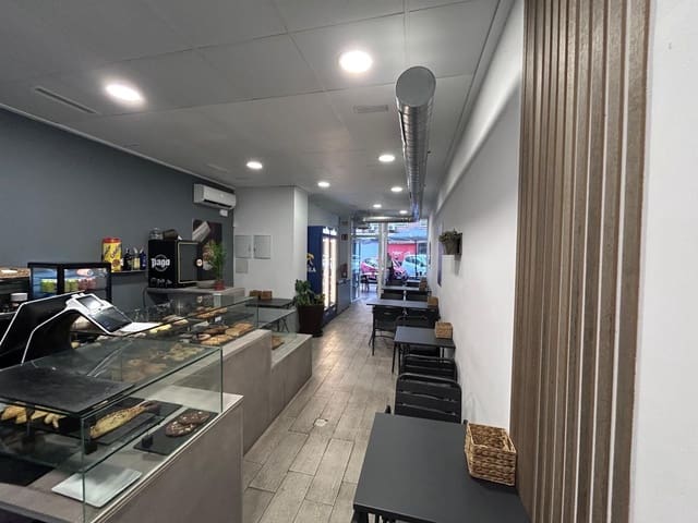 Erhverv til salg i La Petxina, Valencia by - € 45.000 (Ref: 9503437)