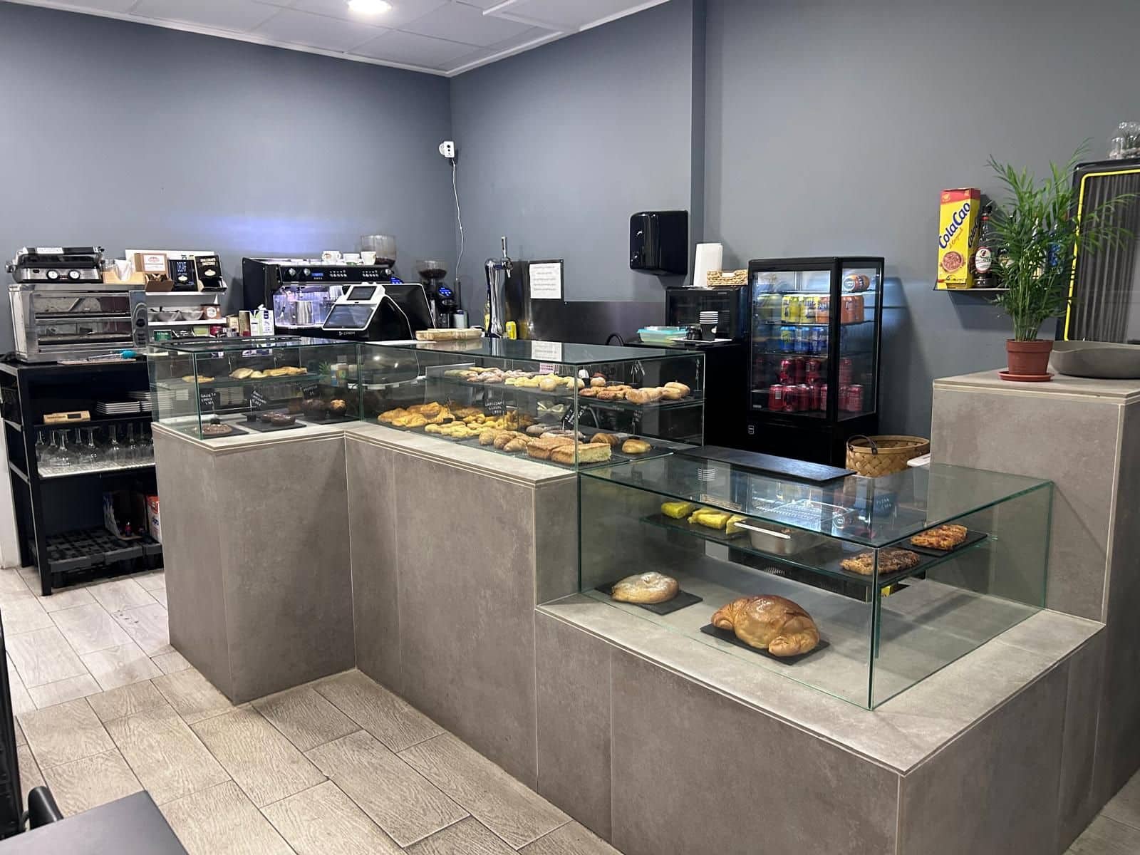 Erhverv til salg i Valencia by - € 45.000 (Ref: 9503437)