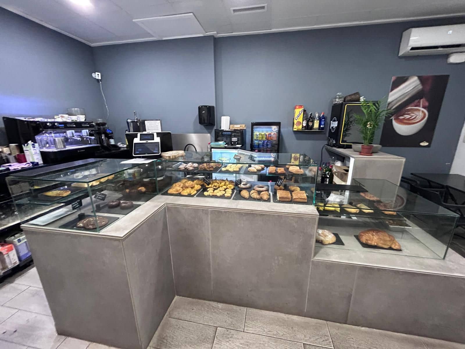 Erhverv til salg i Valencia by - € 45.000 (Ref: 9503437)