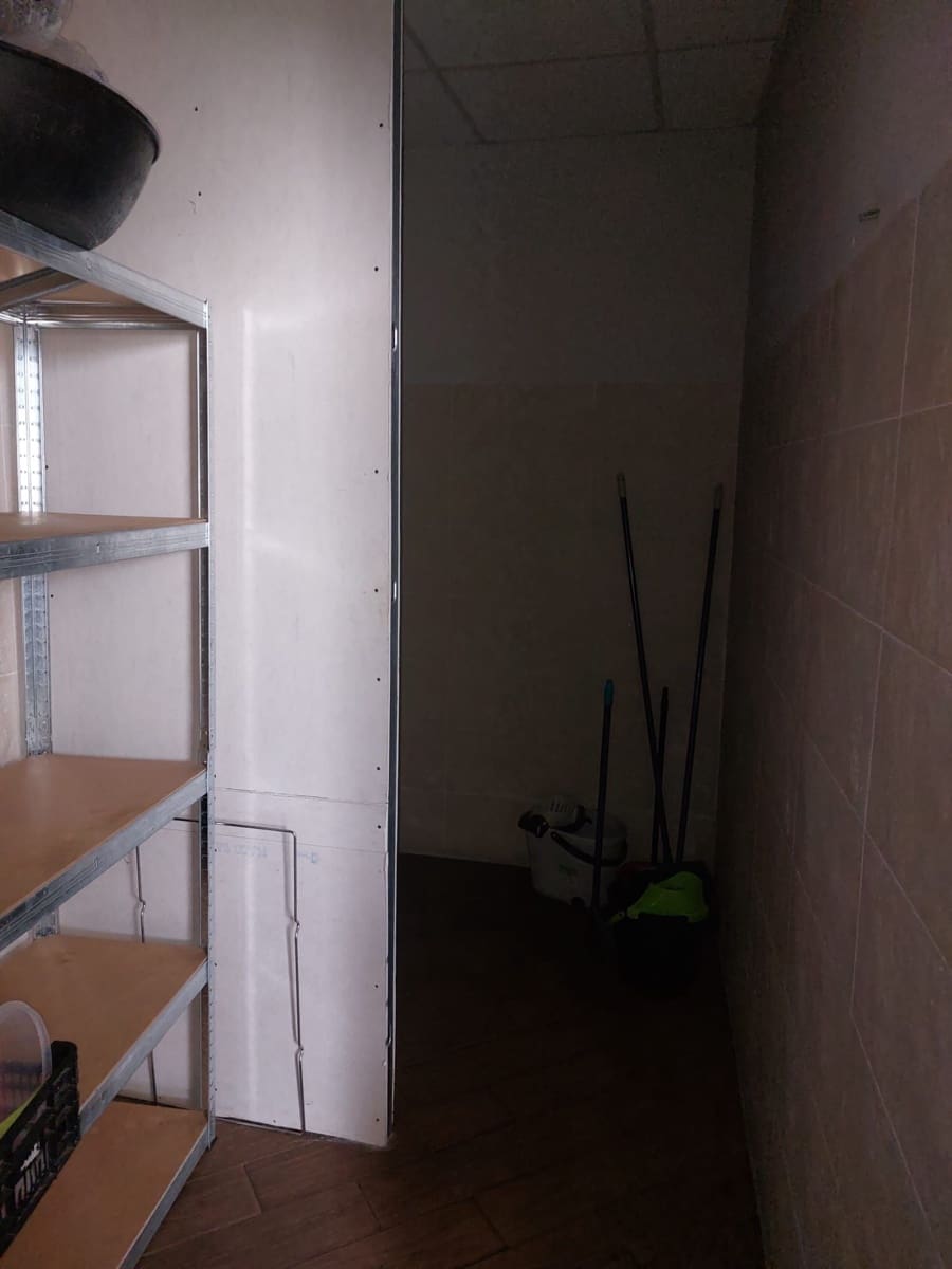 Commercieel te koop in Valencia stad - € 35.000 (Ref: 9503438)