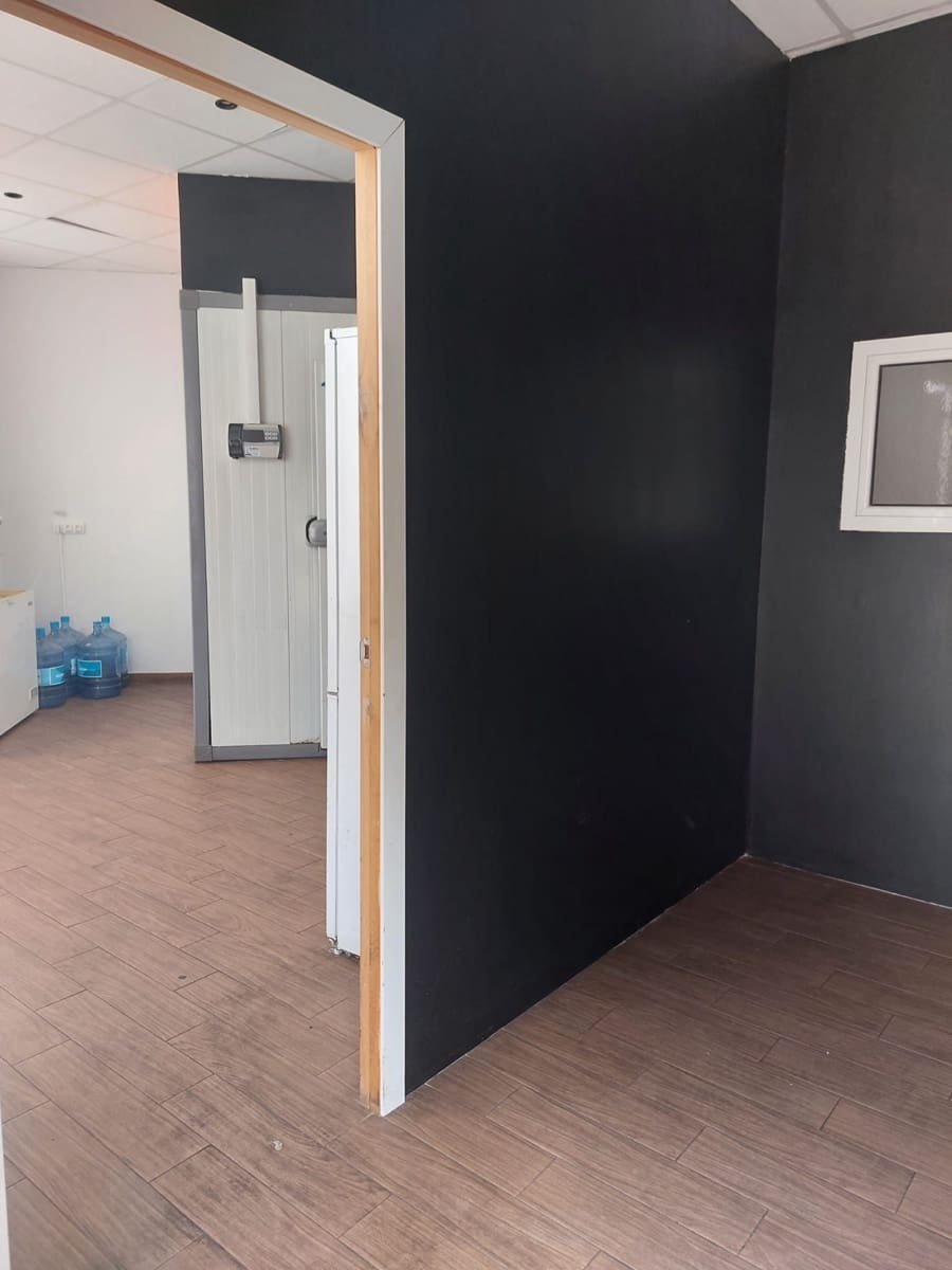 Commercieel te koop in Valencia stad - € 35.000 (Ref: 9503438)