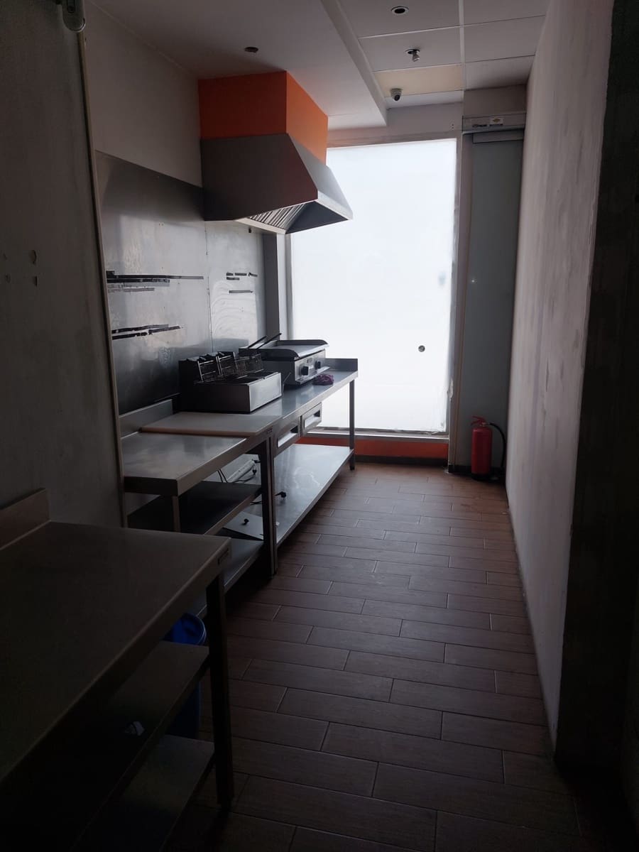 Commercieel te koop in Valencia stad - € 35.000 (Ref: 9503438)