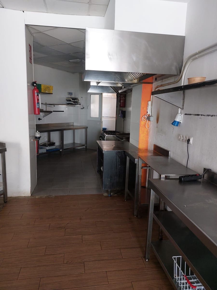 Commercieel te koop in Valencia stad - € 35.000 (Ref: 9503438)