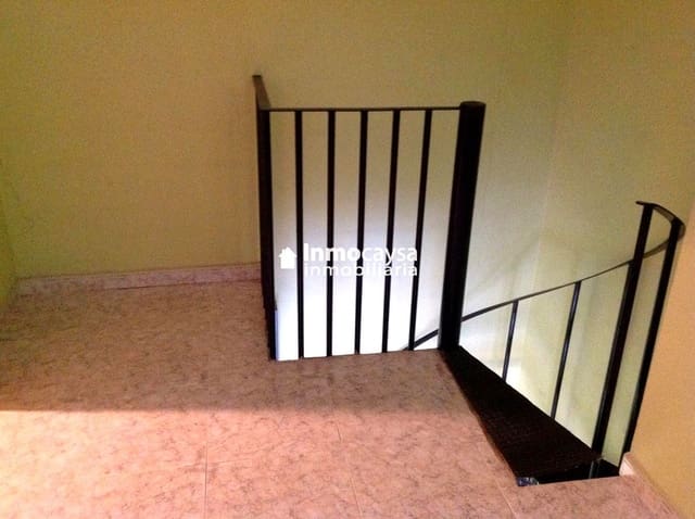 Kaupallinen vuokrattavana paikassa Xàtiva - 375 € (Ref: 9453279)