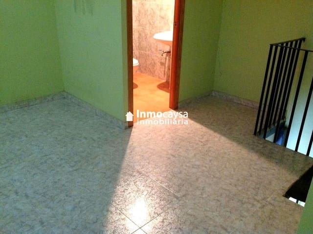 Kaupallinen vuokrattavana paikassa Xàtiva - 375 € (Ref: 9453279)