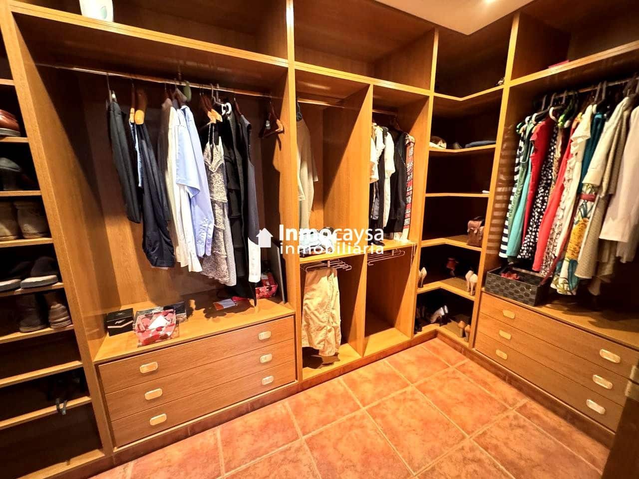 5 bedroom Townhouse for sale in Novele / Novetle with pool - € 385,000 (Ref: 9453297)