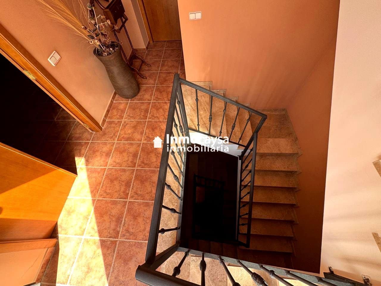 5 bedroom Townhouse for sale in Novele / Novetle with pool - € 385,000 (Ref: 9453297)