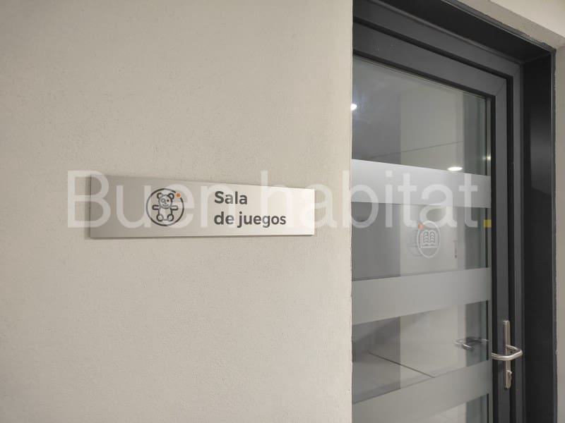 Office for rent in Valencia city with garage - € 1,100 (Ref: 9586883)