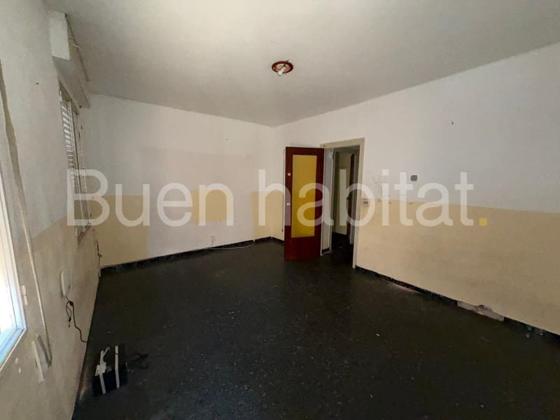 6 bedroom Flat for sale in Benicarlo - € 180,000 (Ref: 9586888)