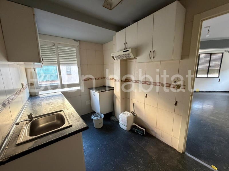 6 bedroom Flat for sale in Benicarlo - € 180,000 (Ref: 9586888)